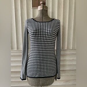 Express Classic Houndstooth Long Sleeve Sweater